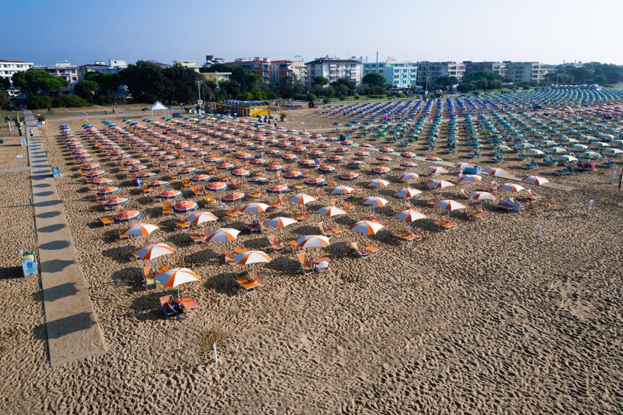 Girasoli Bibione Eksteriør bilde